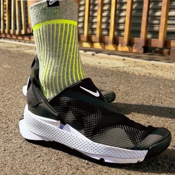 NWT NIKE Go FlyEase Easy On/Off Shoes Black Sz 6 - Picture 1 of 16